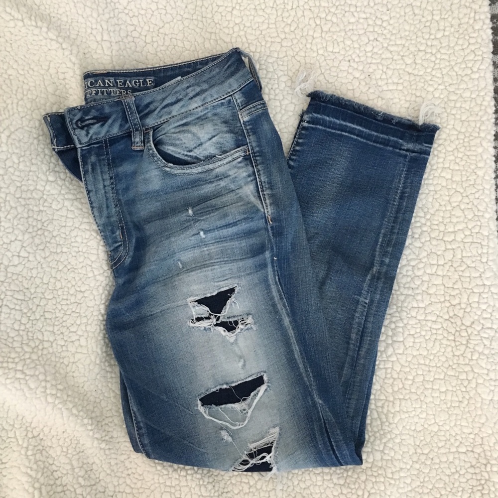 Distressed American Eagle Cropped Jegging